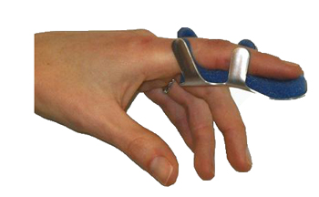 STECCA PER FRATTURA DITA A RANETTA FARMASPLINT MISURA MEDIA IN ALLUMINIO MODELLABILE CON IMBOTTITURA IN SPUGNA POLIURETANICA ANTIALLERGICA RADIOTRASPARENTE 8,5 CM 1 PEZZO - farmacialombardia.it