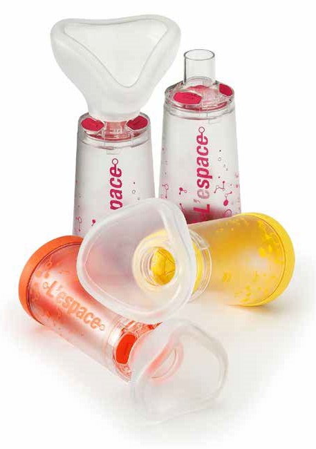 CAMERA DISTANZIATRICE PER EROGATORI SPRAY PREDOSATI L'ESPACE 220ML PER ADULTI SPAZIO MORTO 88ML CON MASCHERA VALVOLA INSPIRAZIONE 2 VALVOLE ESPIRAZIONE CODICE COLORE MAGENTA - farmacialombardia.it